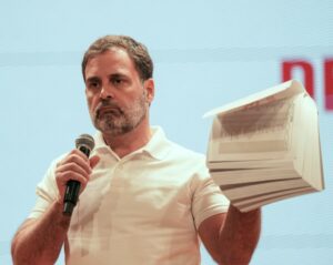 चुनाव आयोग का राहुल गांधी को संदेश, अगर आरोप सही मानते हैं तो शपथपत्र पर हस्ताक्षर करें