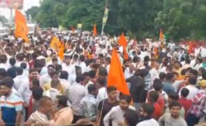 फतेहपुर में मकबरे पर भगवा झंडा लगाने से बवाल