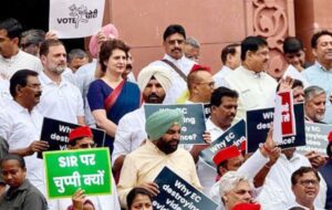 वोटर वेरीफिकेशन और वोट चोरी के आरोप पर विपक्ष का प्रदर्शन वोटर वेरीफिकेशन और वोट चोरी के आरोप पर विपक्ष का प्रदर्शन