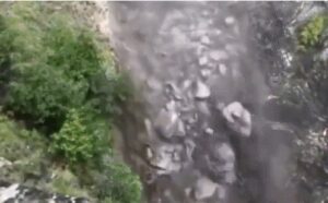 हिमाचल प्रदेश के किन्नौर में बादल फटने से कैलाश यात्रा रुकी