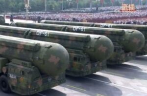 चीन ने पहली बार दिखाई अपनी अंतरमहाद्वीपीय बैलिस्टिक मिसाइल