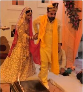 पैरोल पर आए बाहुबली पूर्व सांसद के कैदी बेटे ने 22 साल छोटी लड़की से की शादी पैरोल पर आए बाहुबली पूर्व सांसद के कैदी बेटे ने 22 साल छोटी लड़की से की शादी