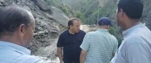 हिमाचल प्रदेश के चंबा में भूस्खलन से नेशनल हाईवे बंद, निरीक्षण करने पहुंचे भाजपा विधायक