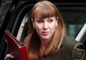 ब्रिटेन की उप-प्रधानमंत्री और हाउसिंग मिनिस्टर एंजेला रेनर ने अपने पद से दिया इस्तीफा