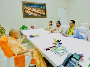 उत्तर प्रदेश के लखनऊ में सीएम योगी से मिला ABVP प्रतिनिधिमंडल, लाठीचार्ज पर हुई चर्चा