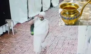 यूपी के युवक ने पुजारी के भेष में दिल्ली के लाल किले से चुराया था बेशकीमती कलश यूपी के युवक ने पुजारी के भेष में दिल्ली के लाल किले से चुराया था बेशकीमती कलश