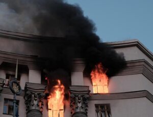 यूक्रेनी प्रधानमंत्री के दफ्तर पर रुसी हमला, 805 ड्रोन और 17 मिसाइलें दागीं