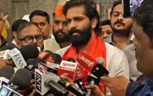 मराठा आरक्षण के लिए प्रदर्शन कर रहे प्रदर्शनकारियों के समर्थन में आए अमित ठाकरे