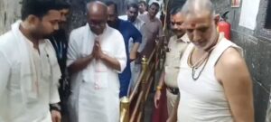 दिग्विजय सिंह ने बाबा महाकाल के दरबार में टेका माथा
