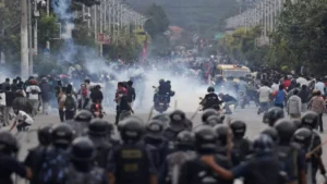 नेपाल में सोशल मीडिया बैन पर बवाल, 19 से ज्यादा लोगों की मौत, 300 घायल