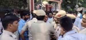 दिल्ली विश्वविद्यालय छात्रसंघ चुनाव प्रसार के दौरान किरोडीमल कॉलेज में बवाल