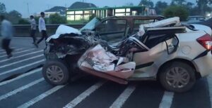 मुंबई-बेंगलुरु हाईवे पर भीषण सड़क हादसा मुंबई-बेंगलुरु हाईवे पर भीषण सड़क हादसा