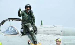 चंडीगढ़ में भारतीय वायुसेना ने MiG-21 विमान को दी अंतिम भावभीनी विदाई