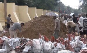 यमुना नदी का बढ़ा जलस्तर, घर छोड़ने को मजबूर हो रहे लोग