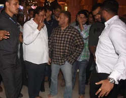 नंगे पैर सलमान खान ने गणपति बप्पा के लिए दर्शन, लिया आशीर्वाद