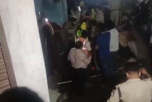 पांच मंजिला इमारत गिरी, रेस्क्यू ऑपरेशन जारी