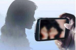 महिला को फर्जी आईडी से अश्लील संदेश भेजने वाले दो दोषी गिरफ्तार