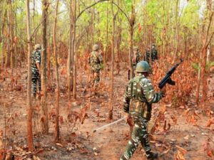 मुठभेड के दौरान तीन नक्सली ढेर, हथियार बरामद