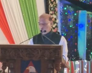 बोले राजनाथ सिंह, कच्छ की धरती हमें जमीन और समुद्र दोनों पर सतर्क रहने की देती जिम्मेदारी