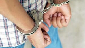 गैंगस्टर डीके राव गिरफ्तार, बिल्डर से करोडों रुपये की वसूली में शामिल होने का आरोप