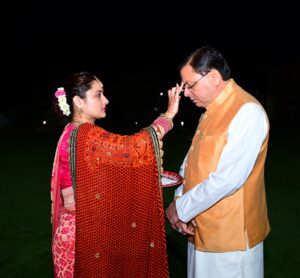 उत्तराखंड के सीएम पुष्कर सिंह धामी ने कार्तिक चतुर्थी पर महिलाओं के त्याग और प्रेम को किया सम्मानित