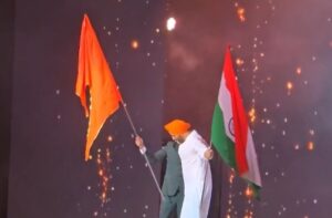 बॉलीवुड अभिनेता अक्षय कुमार ने फिल्म मेरा देश पहले की स्क्रीनिंग कार्यक्रम में किया प्रदर्शन