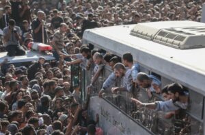 इजराइली जेल से रिहा फिलिस्तीनी कैदी बोले, खुजली और संक्रमण से जूझते रहे, इलाज के लिए कीटाणुनाशक लगाया