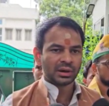 राहुल गांधी की विदेश यात्रा पर पूर्व मंत्री तेज प्रताप यादव ने कसा तंज