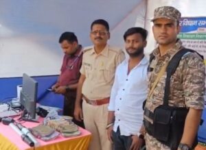 वाहन जांच में 4.30 लाख का कैश जब्त, चालक से पूछताछ जारी वाहन जांच में 4.30 लाख का कैश जब्त, चालक से पूछताछ जारी