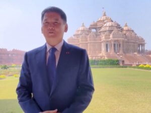 मंगोलिया के राष्ट्रपति खुरेल्सुख उखना का अक्षरधाम दौरा