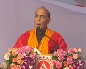रक्षामंत्री राजनाथ सिंह बोले, छोटे मन से नहीं, बड़े दिल से करें काम, महानता विनम्रता और उदारता में है