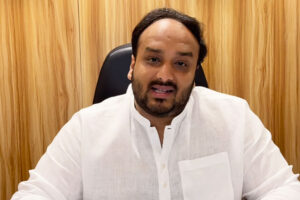 एनसीपी नेता जीशान सिद्दीकी ने पिता बाबासाहेब सिद्दीकी की हत्या की जांच पर उठाए सवाल