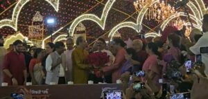 एक ही मंच पर दिखे राज ठाकरे और उद्धव ठाकरे, दीप उत्सव 2025 में बनी एकता की तस्वीर