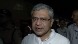 रेल मंत्री अश्विनी वैष्णव ने नई दिल्ली रेलवे स्टेशन का किया निरीक्षण, बोले यात्री सुविधाओं से सभी संतुष्ट