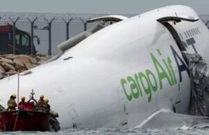 हॉन्गकॉन्ग में बड़ा विमान हादसा, रनवे से फिसलकर समुद्र में गिरा तुर्किये का कार्गो प्लेन