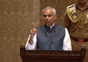 राज्यपाल आचार्य देवव्रत बोले, पीएम मोदी दुनिया के सबसे सम्मानित नेता राज्यपाल आचार्य देवव्रत बोले, पीएम मोदी दुनिया के सबसे सम्मानित नेता