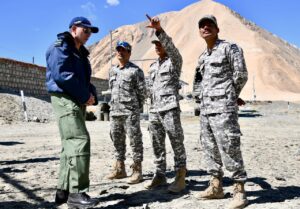 वाइस चीफ एयर स्टाफ एयर मार्शल नर्मदेश्वर तिवारी ने लद्दाख में फ्रंटलाइन जवानों को दीं शुभकामनाएं