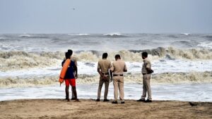 चक्रवात शक्ति को लेकर महाराष्ट्र सरकार ने जारी की चेतावनी, तटीय जिलों में तेज हवाओं और भारी बारिश का अलर्ट