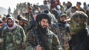 तालिबान ने पाक चौकियों से सामान लाकर दिखाया, सीमा पर तनातनी तेज तालिबान ने पाक चौकियों से सामान लाकर दिखाया, सीमा पर तनातनी तेज