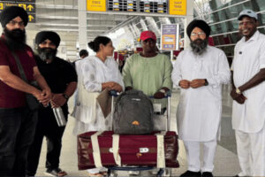 LPU के बाहर बिना कपड़ों के दिखी नाइजीरियन छात्रा, अब सुरक्षित लौटी नाइजीरिया