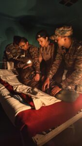 सैन्य अस्पताल में ब्लैकआउट परिस्थितियों में कैजुअल्टी मैनेजमेंट ड्रिल, युद्ध जैसी स्थिति में तत्परता की परखी गई तैयारी