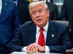 बोले ट्रम्प, गरीब देशों से आने वाले शरणार्थियों को घुसने नहीं दूंगा