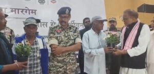 छत्तीसगढ़ में बड़ी सफलता, 25 लाख के इनामी समेत 10 नक्सली सरेंडर