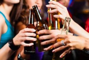 अमेरिकी बार का ऑफर अप्रवासियों को पकड़वाओ, अनलिमिटेड फ्री बीयर पाओ