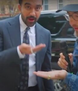 न्यूयॉर्क के नवनिर्वाचित मेयर ममदानी ने खाई रजनीगंधा इलायची, लोग बोले अब लगे असली इंडियन