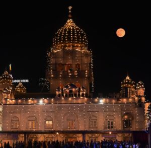 गुरु नानक देव जयंती पर जगमगाया बंगला साहिब गुरुद्वारा