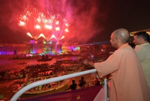 वाराणसी में सीएम योगी ने की देव दीपावली की पूजा-अर्चना