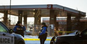 अमेरिका के ओमाहा में गैस स्टेशन पर फायरिंग, तीन पुलिसकर्मी घायल