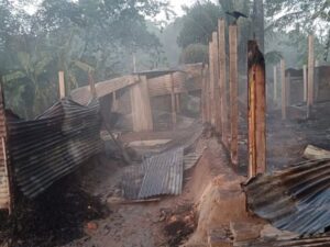 बांग्लादेश के चटगांव में हिंदू परिवारों के घर जलाए गए, दरवाजे बंद कर लगाई आग