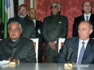 रूसी लीडर को देखने पहुंचे थे 2 लाख लोग, तस्वीरों में दिखी भारत-रूस दोस्ती की 70 साल पुरानी कहानी